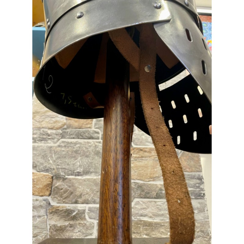 Topfhelm Mittelalter Kampf
