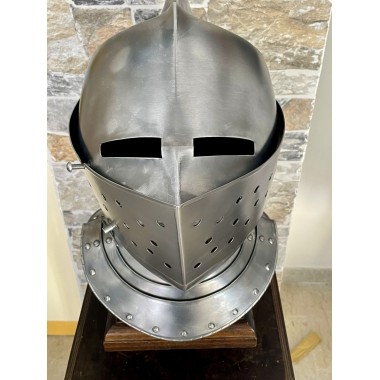 Mittelalterlicher Ritterhelm