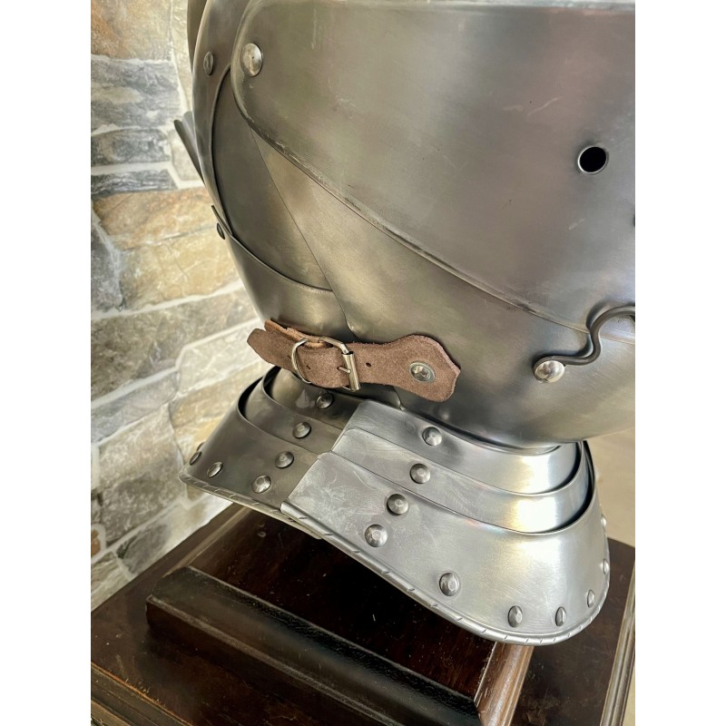 Mittelalterlicher Ritterhelm