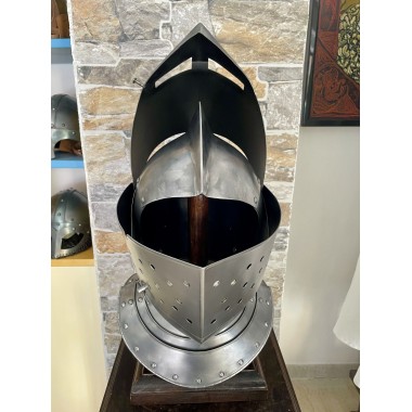 Mittelalterlicher Ritterhelm