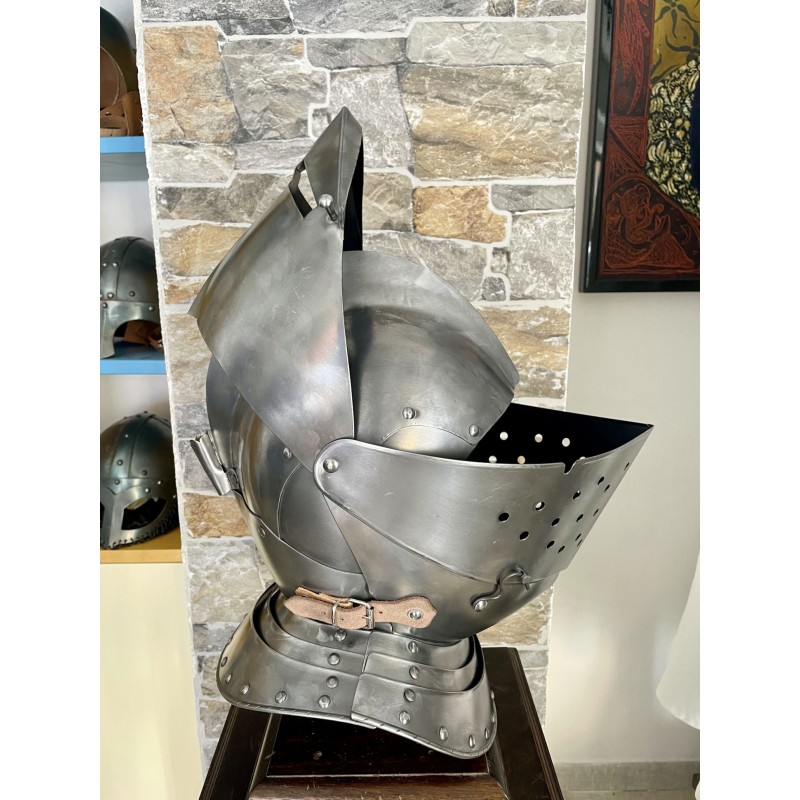 Mittelalterlicher Ritterhelm