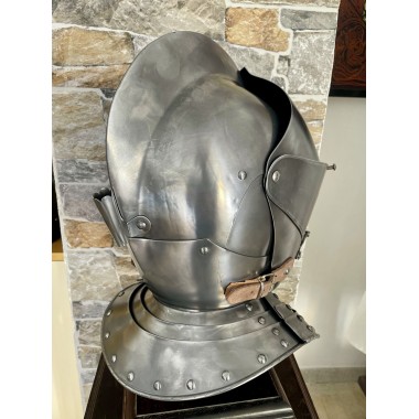 Mittelalterlicher Ritterhelm