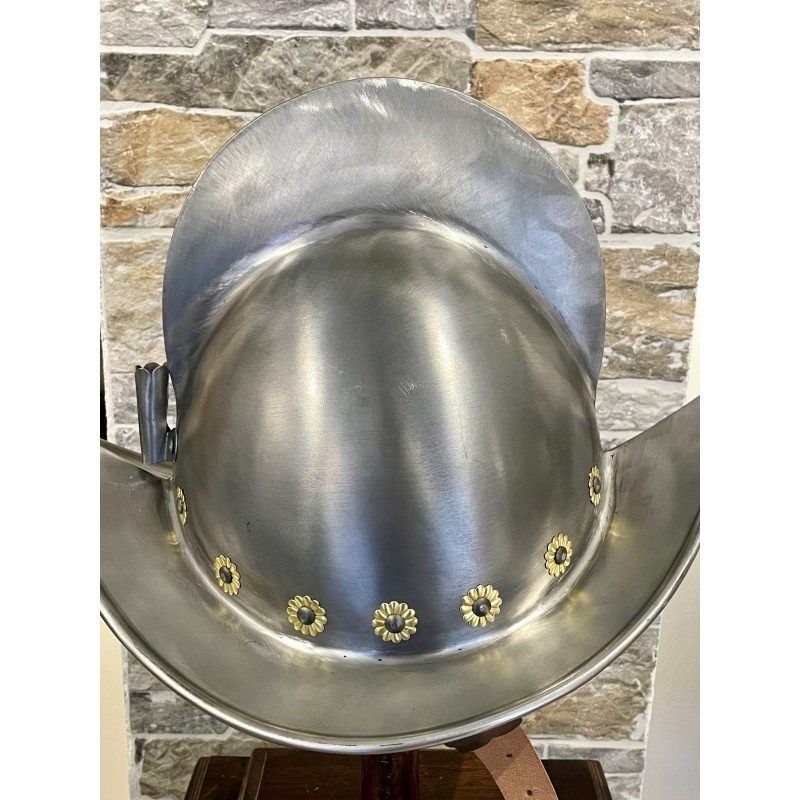 Morionhelm mit Rosetten
