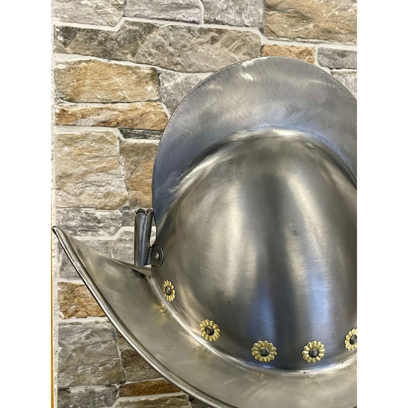 Morionhelm mit Rosetten