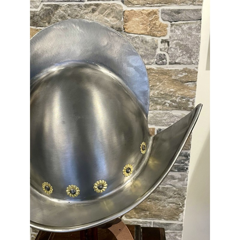 Morionhelm mit Rosetten