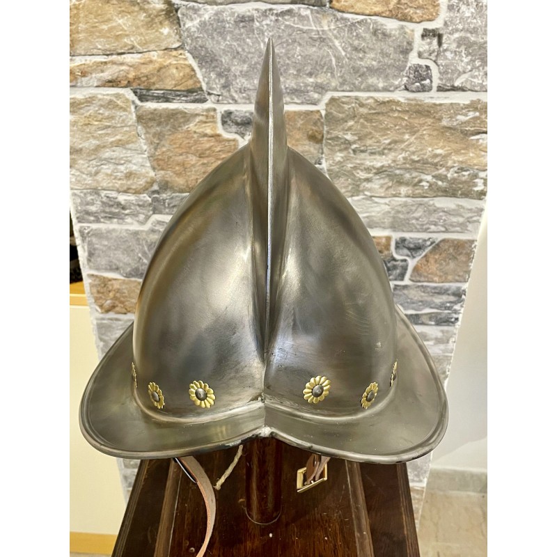 Morionhelm mit Rosetten