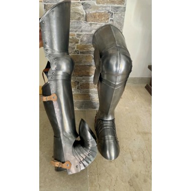 Schutz der Beine des fünfzehnten Jahrhunderts italienischen