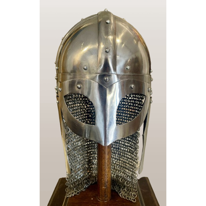 Wikingerhelm mit vernieteter Kettenbrünne