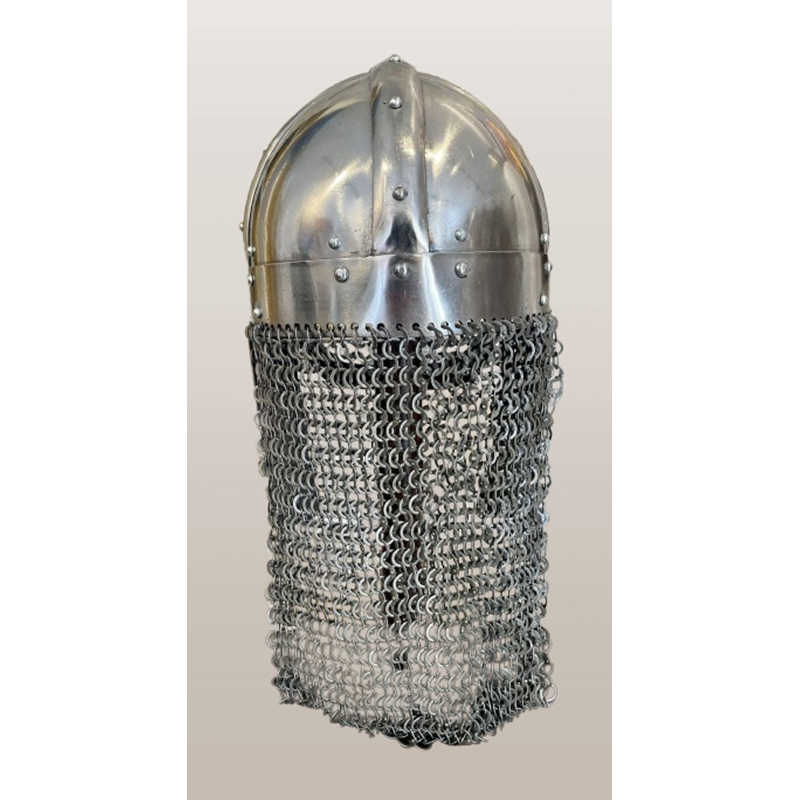 Wikingerhelm mit vernieteter Kettenbrünne