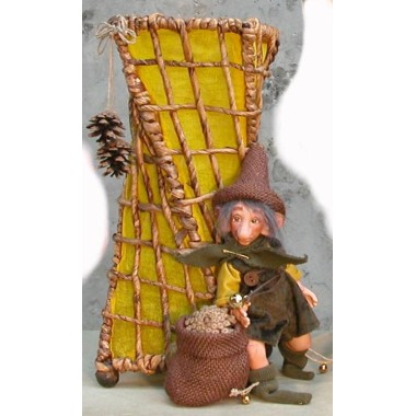 Gnom Porzellanpuppe mit Lampe 