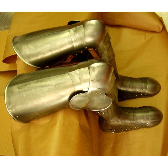 Schutz der Beine des fünfzehnten Jahrhunderts italienischen