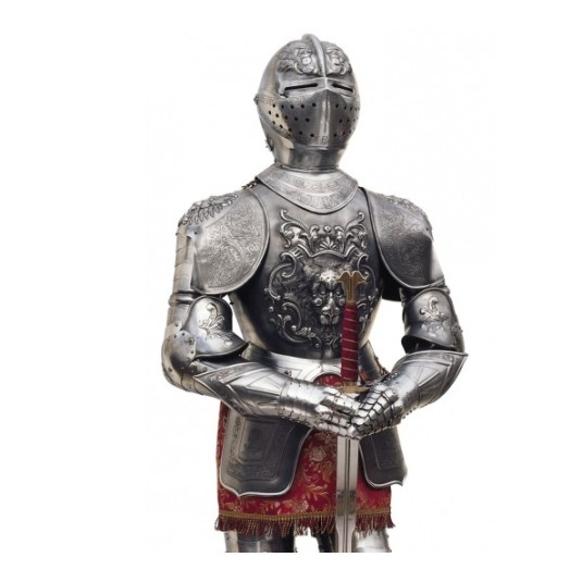 Ritterrüstung mit geprägter Verzierung