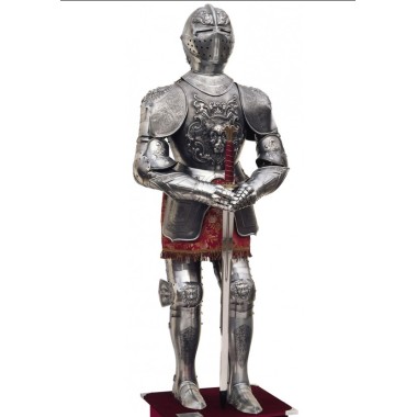 Ritterrüstung mit geprägter Verzierung