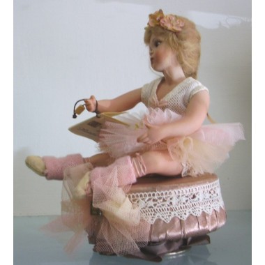 Porzellanpuppe Luisa Tänzerin mit Glockenspiel