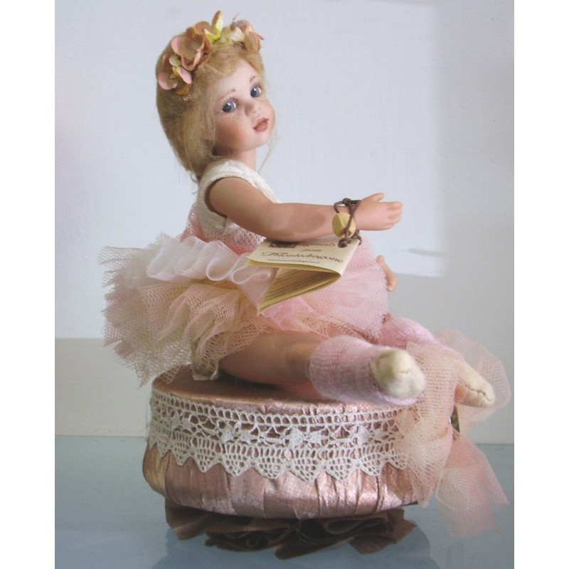 Porzellanpuppe Luisa Tänzerin mit Glockenspiel