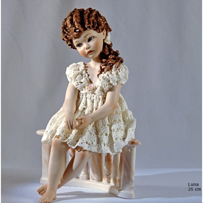 Porzellan figur - Porzellan-Skulpturen - sitzendes Mädchen